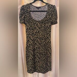 Betsey Johnson Leopard Print Short Sleeve Bodycon dress. Size medium.